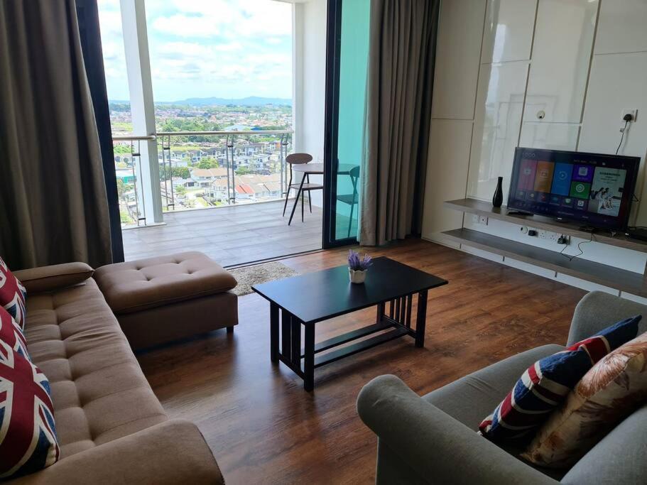 Appartamento Lovely Vivamall City View With 2 Card Lv10 Kuching Esterno foto